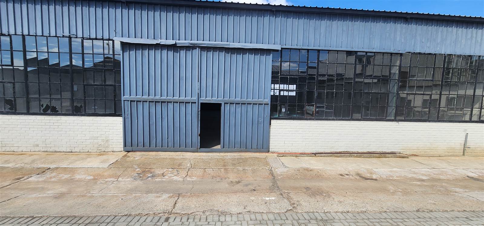 350  m² Industrial space in Krugersdorp North photo number 2