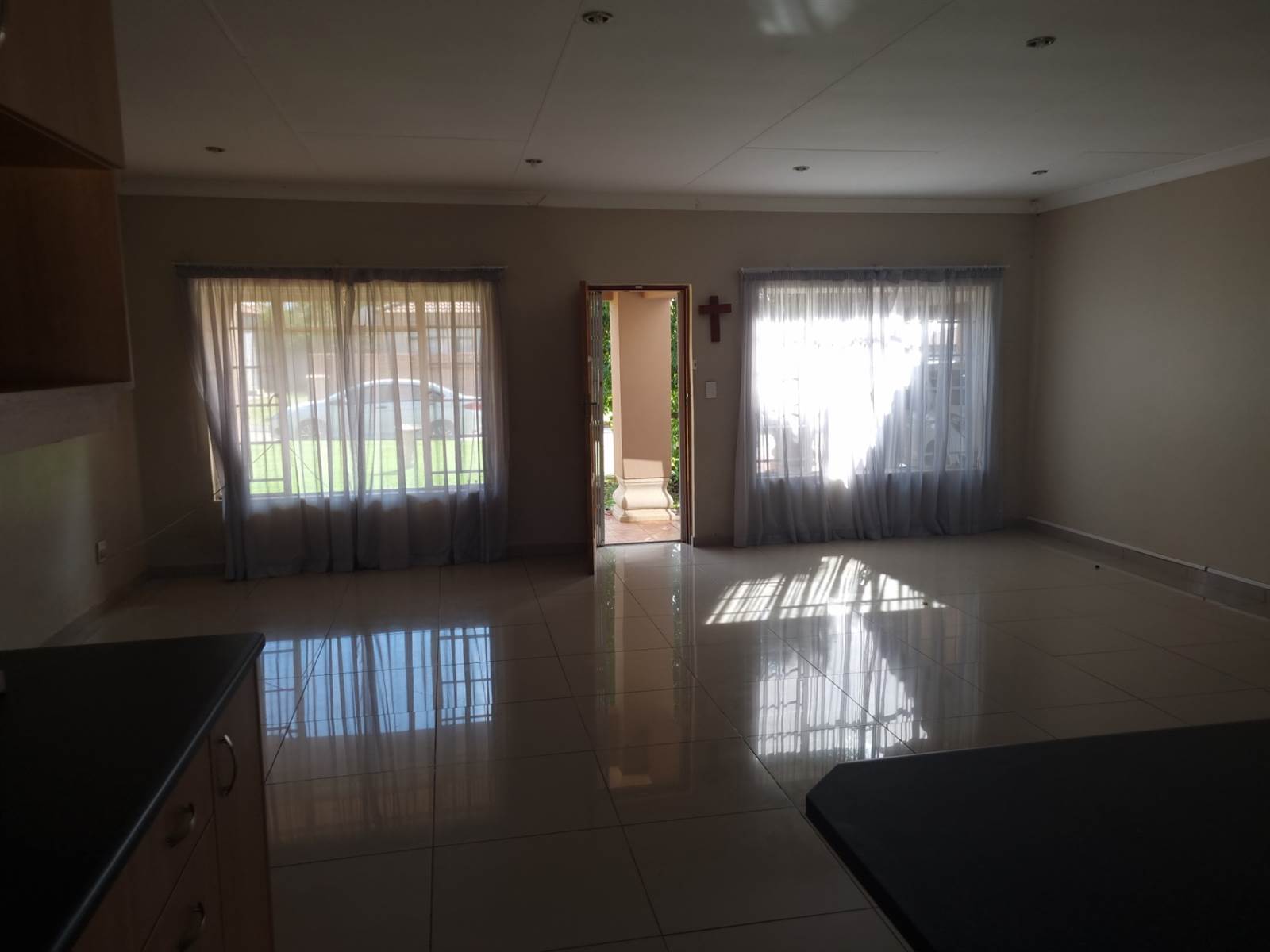 3 Bed Townhouse in Wilkoppies photo number 10