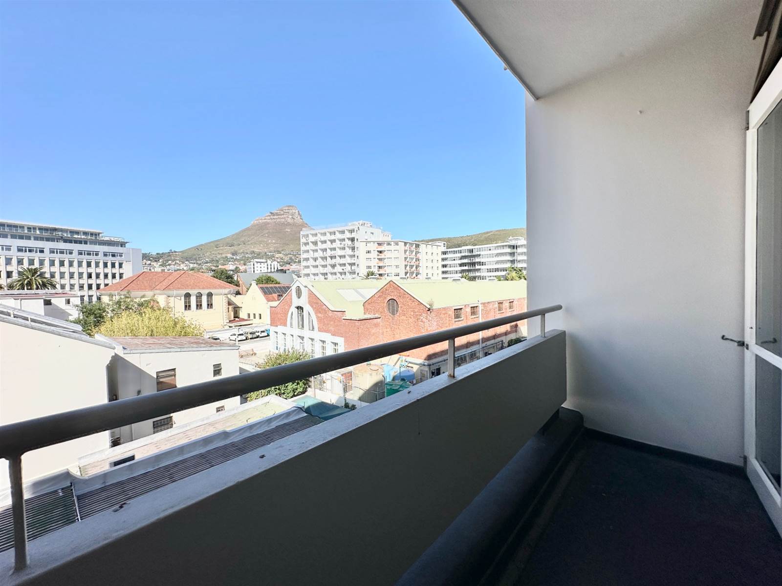 Studio Apartment in Cape Town City Centre photo number 8