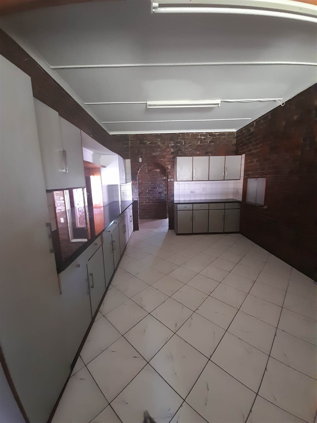 6 Bed House in Aliwal North photo number 8