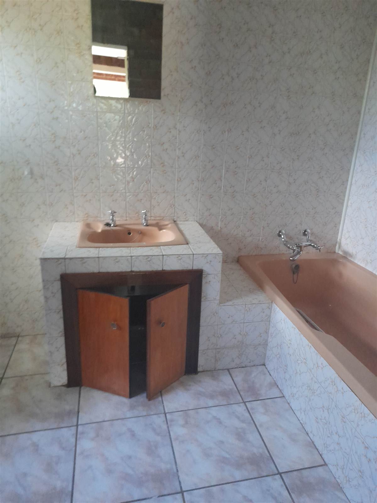 6 Bed House in Aliwal North photo number 20