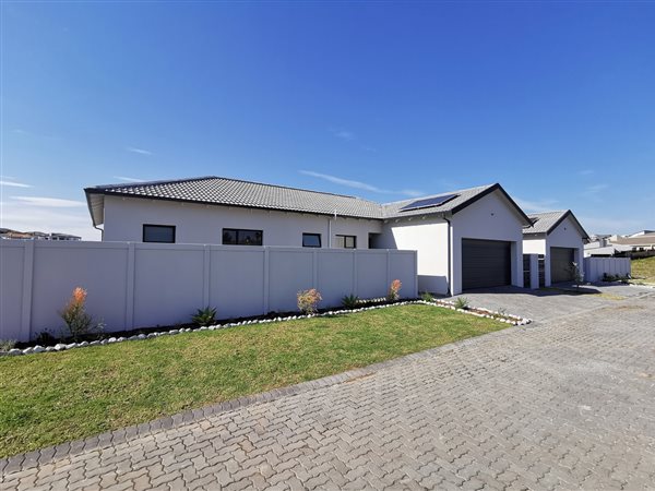 3 Bedroom Townhouse 3 Bedroom Townhouse