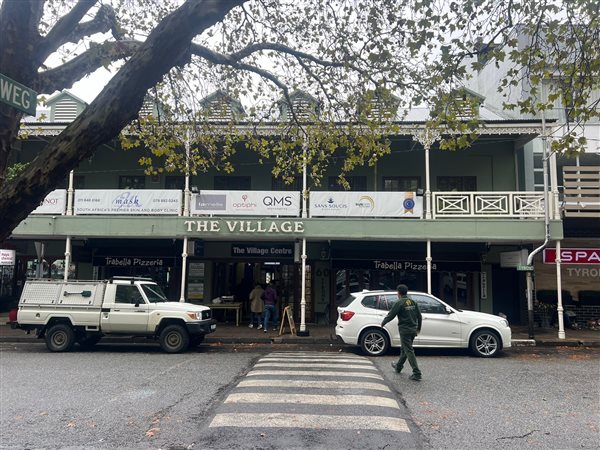 120  m² Commercial space in Parkhurst