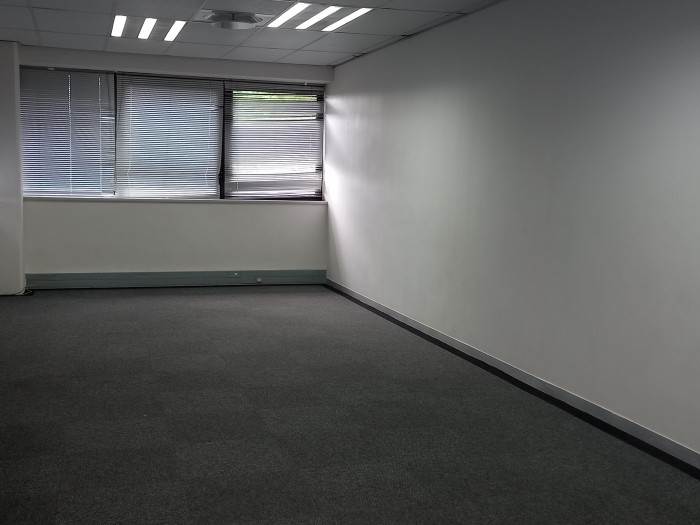 134  m² Commercial space in Halfway Gardens photo number 5