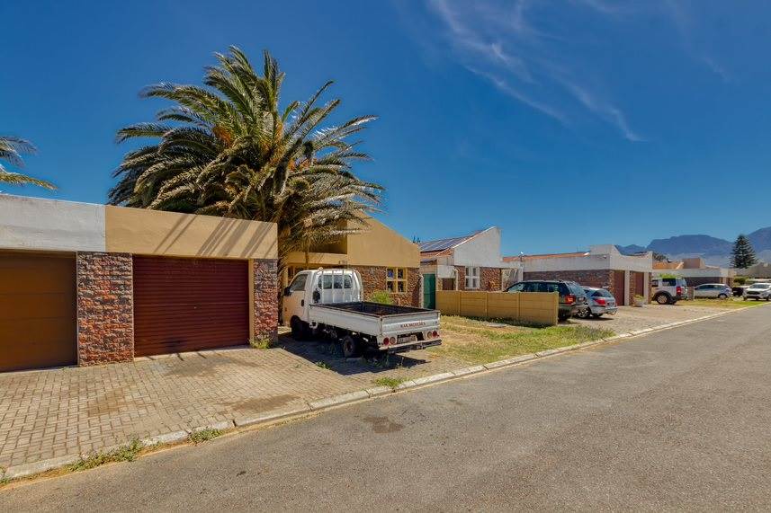 2 Bed House in Gordons Bay Central photo number 12