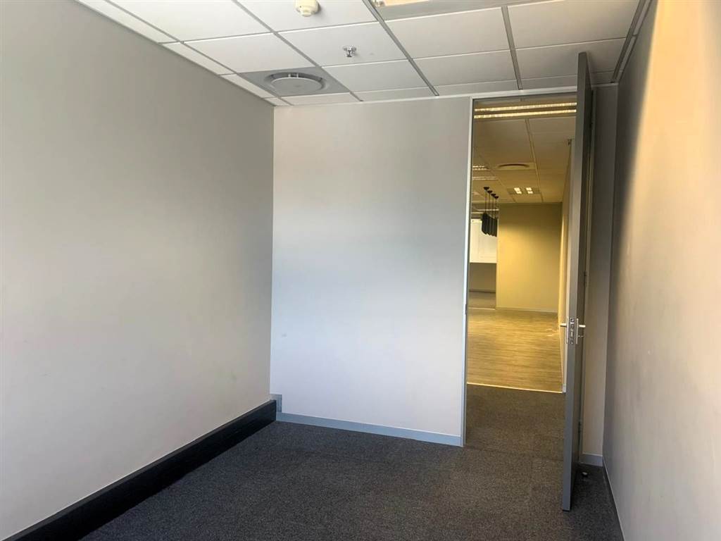 1356  m² Office Space in Rosebank photo number 11