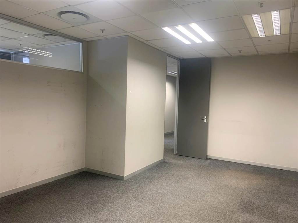 1356  m² Office Space in Rosebank photo number 20