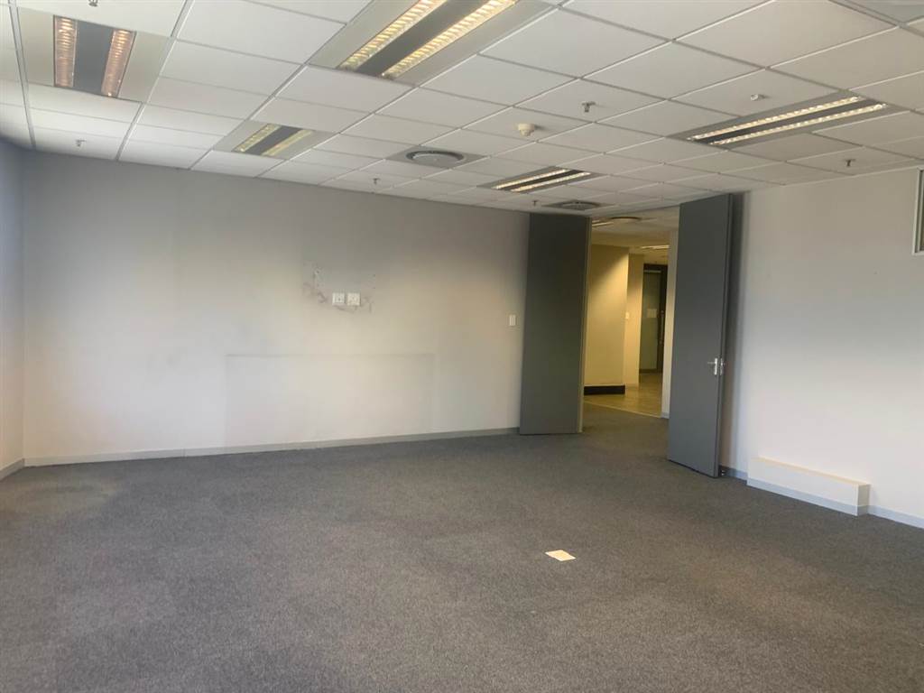 1356  m² Office Space in Rosebank photo number 8