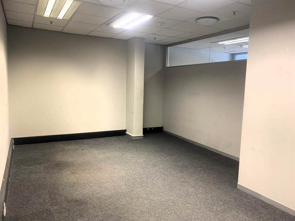 1356  m² Office Space in Rosebank photo number 18