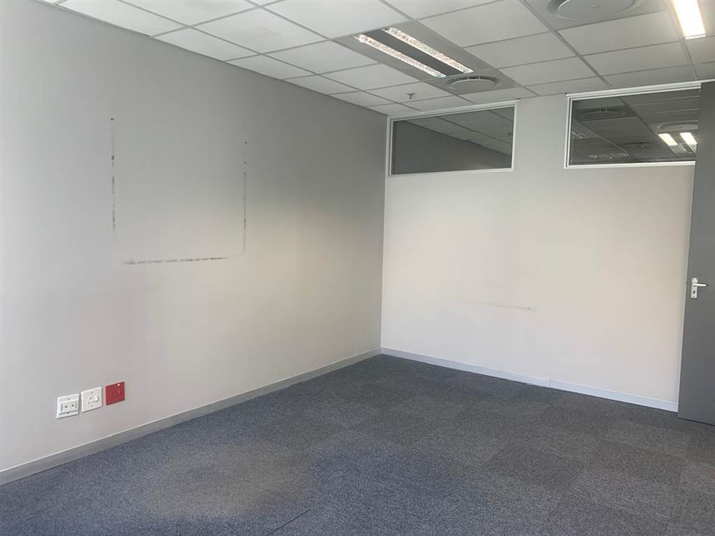 1356  m² Office Space in Rosebank photo number 26