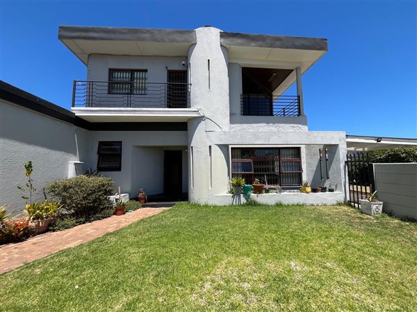 5 Bed House in Grassy Park
