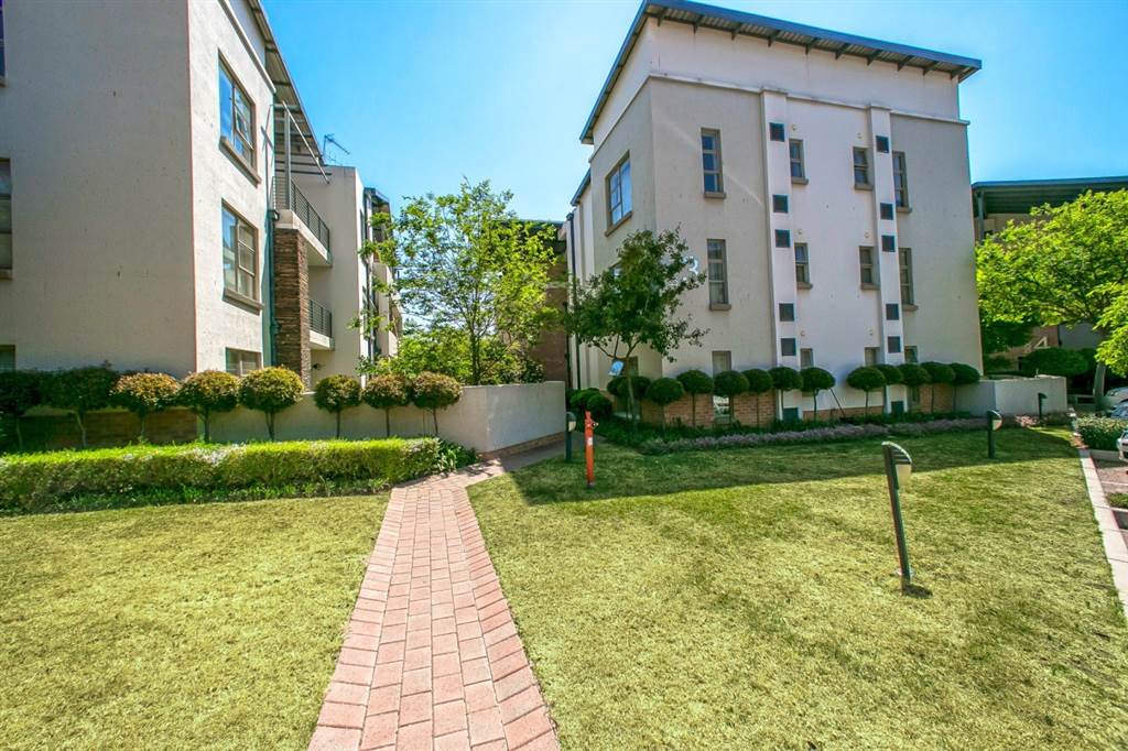 1 Bed Apartment in Lonehill photo number 15