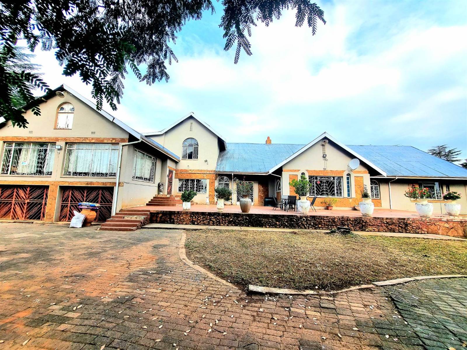 5 Bed House in Hartzenbergfontein photo number 2