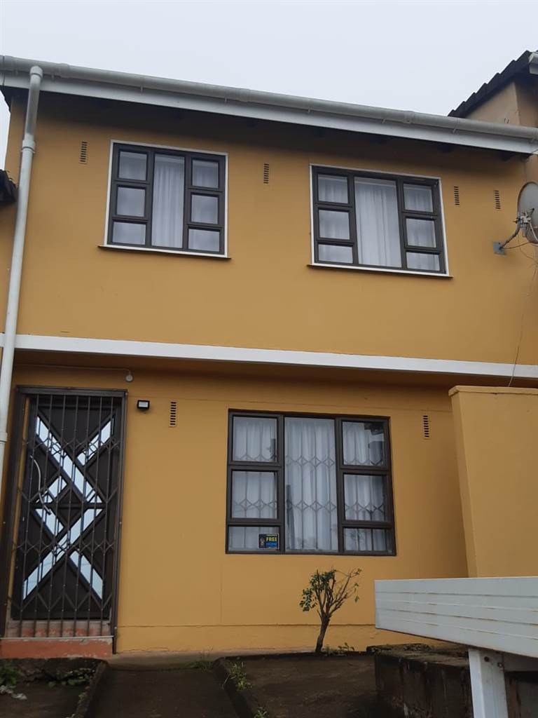 3 Bed Townhouse in Newlands East photo number 2