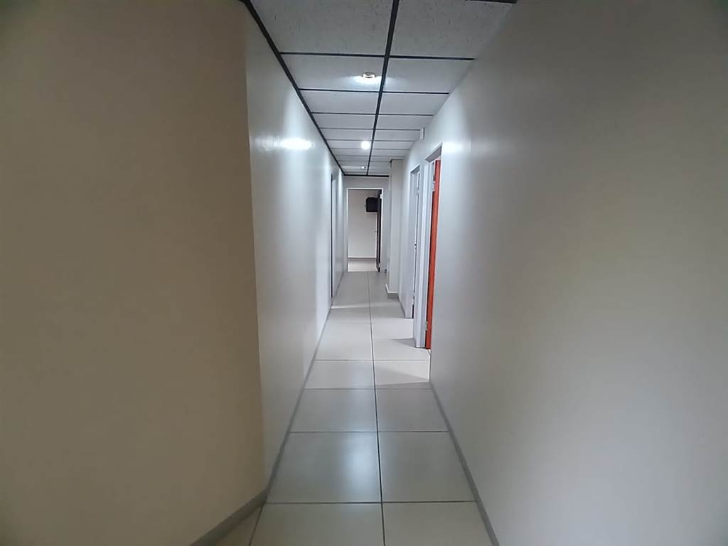 134  m² Commercial space in Aerorand photo number 7