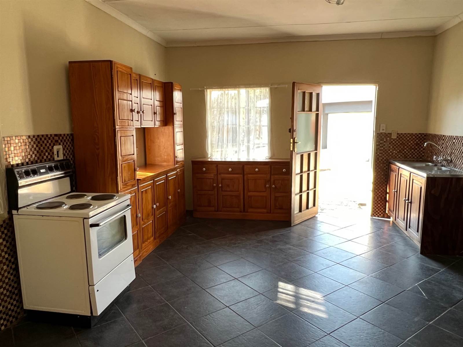 5 Bed House in Heilbron photo number 9