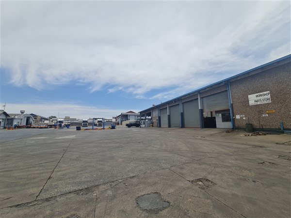 1 800  m² Industrial space