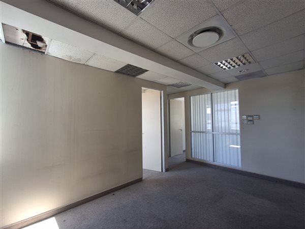 222  m² Commercial space