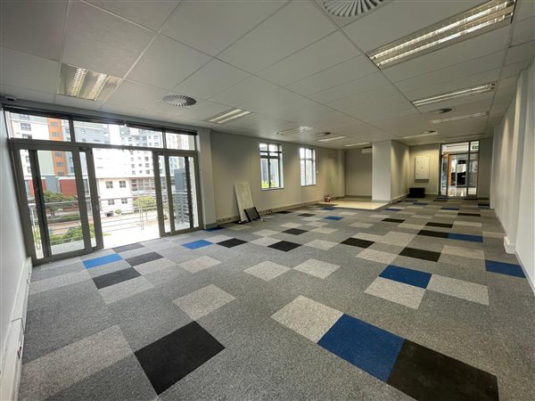 107  m² Commercial space