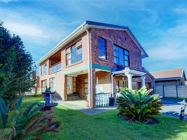 4 Bedroom House 4 Bedroom House