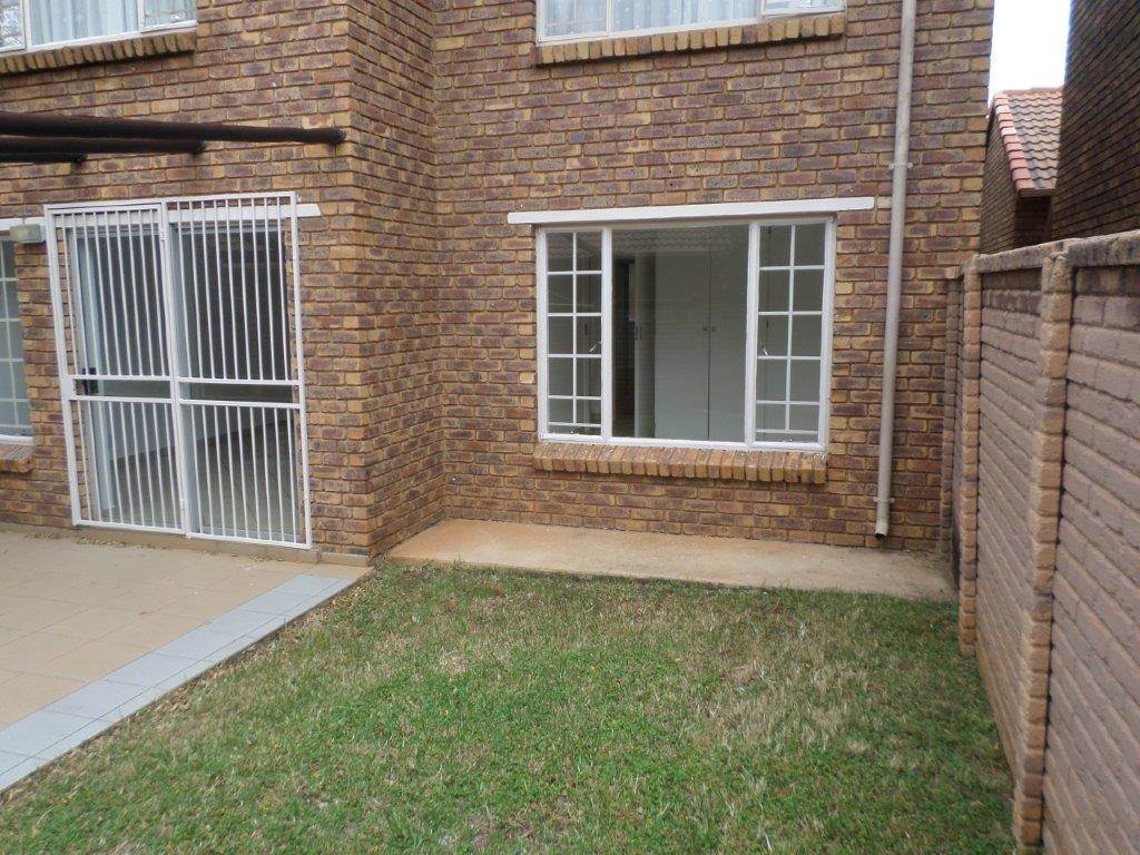 2 Bed Townhouse in Willow Park Manor photo number 12
