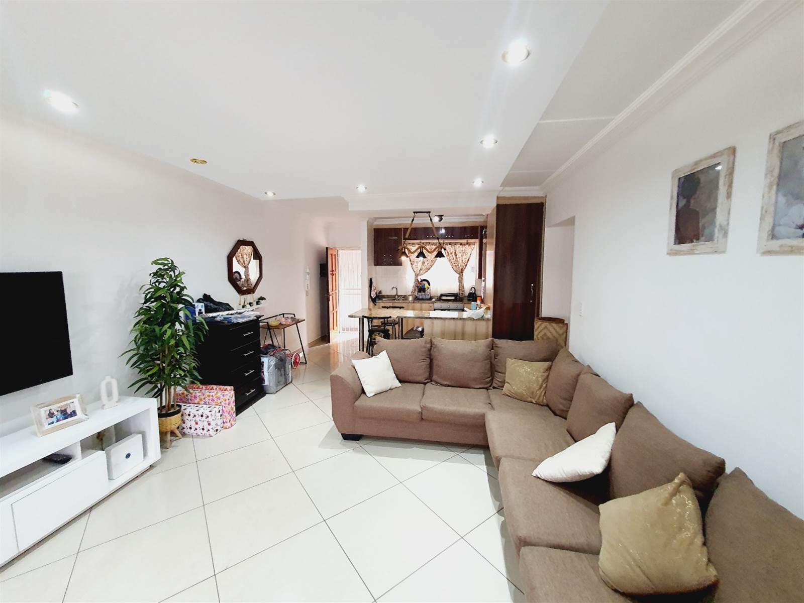 3 Bed Townhouse in New Redruth photo number 25
