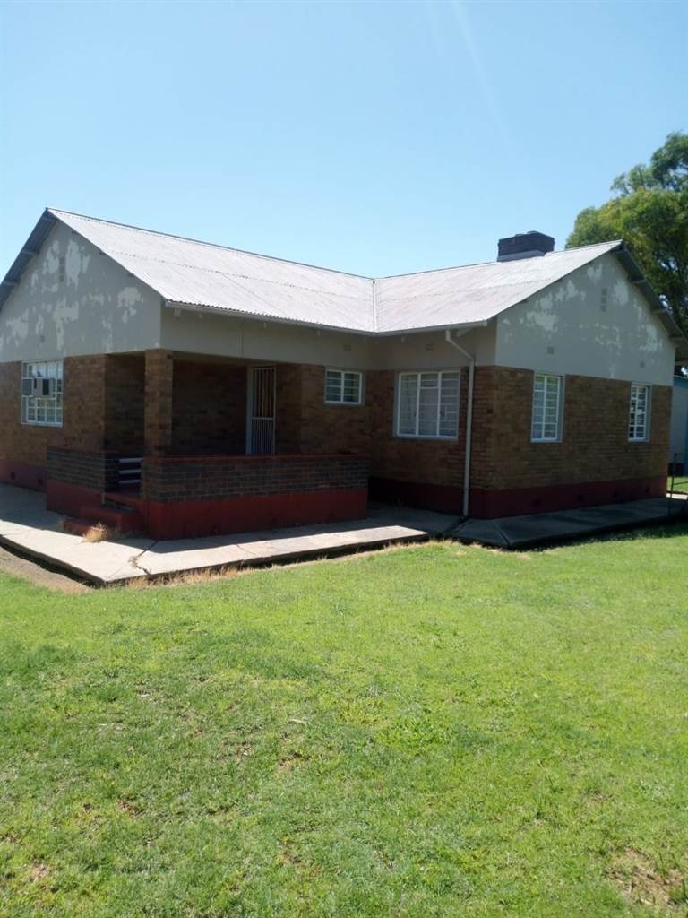 3 Bed House in Bultfontein photo number 16