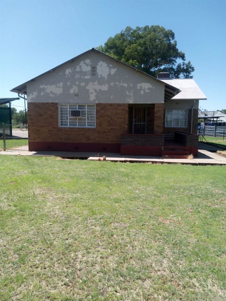 3 Bed House in Bultfontein photo number 17