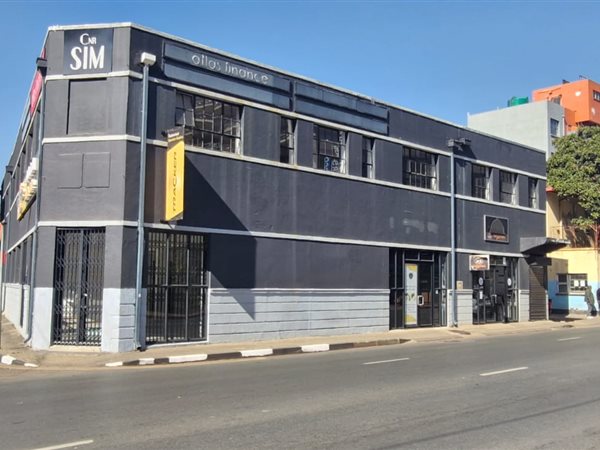 1 100  m² Commercial space