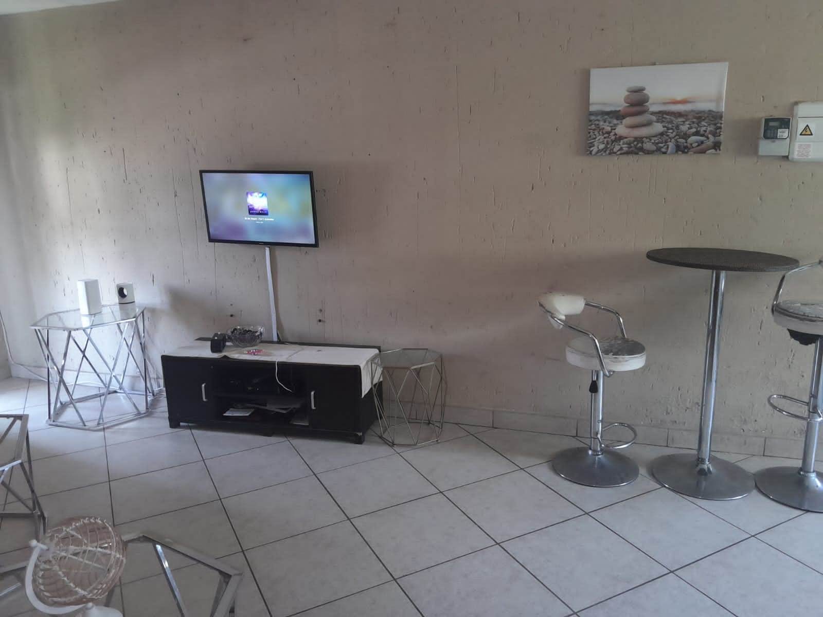 2 Bed Apartment in Boksburg Central photo number 4