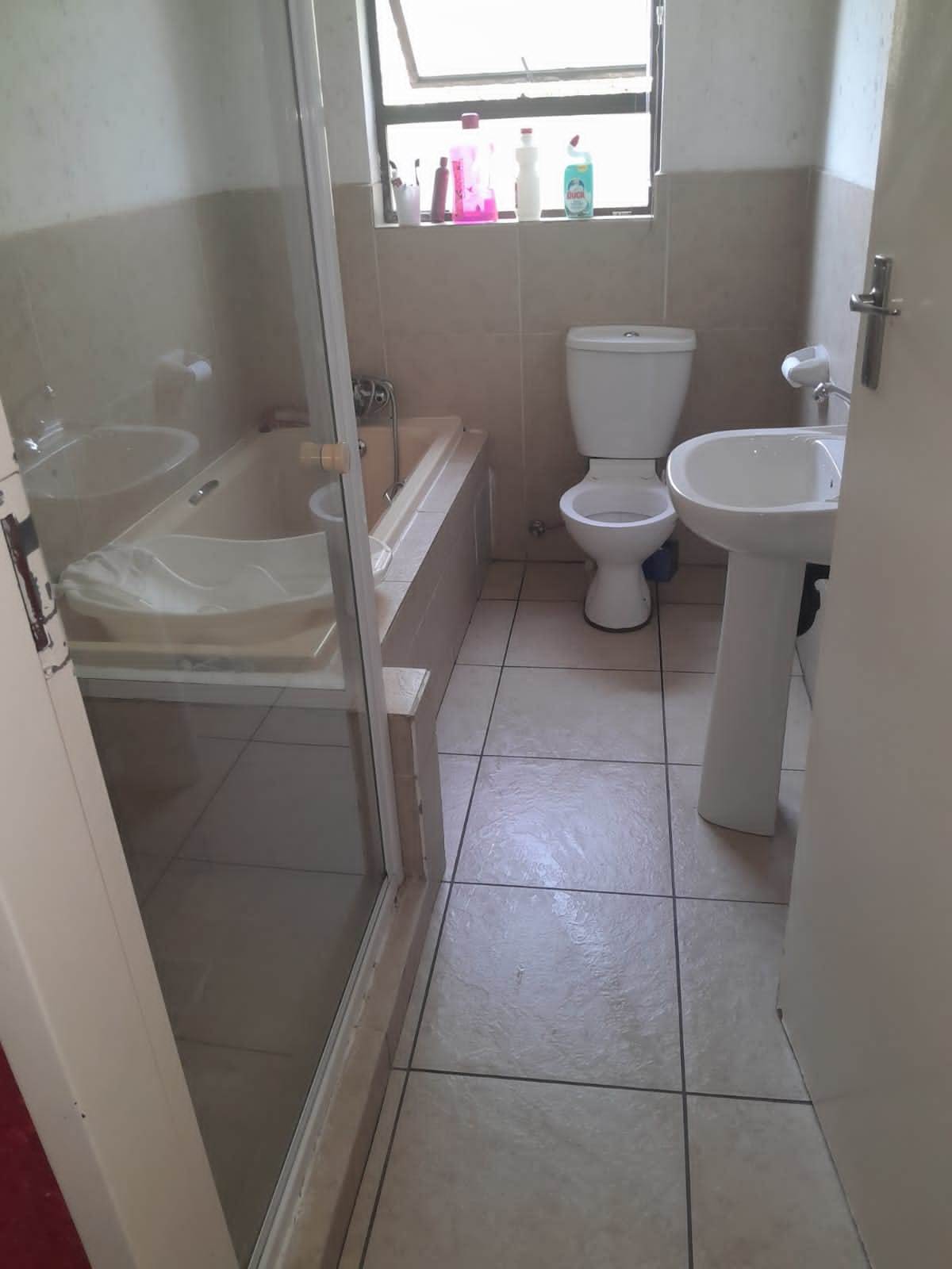 2 Bed Apartment in Boksburg Central photo number 10