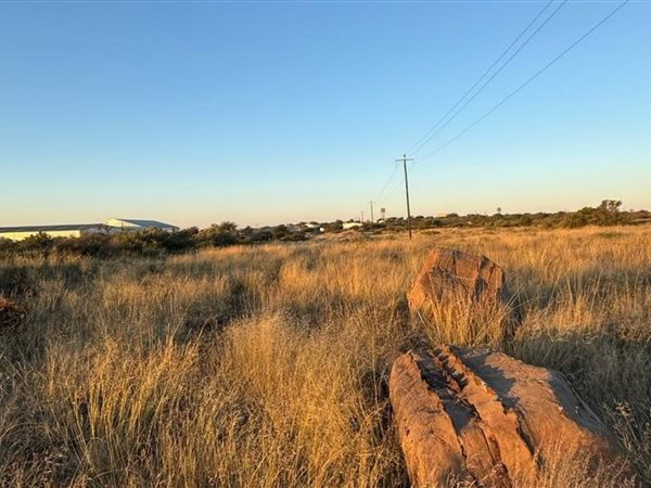 2 593 m² Land