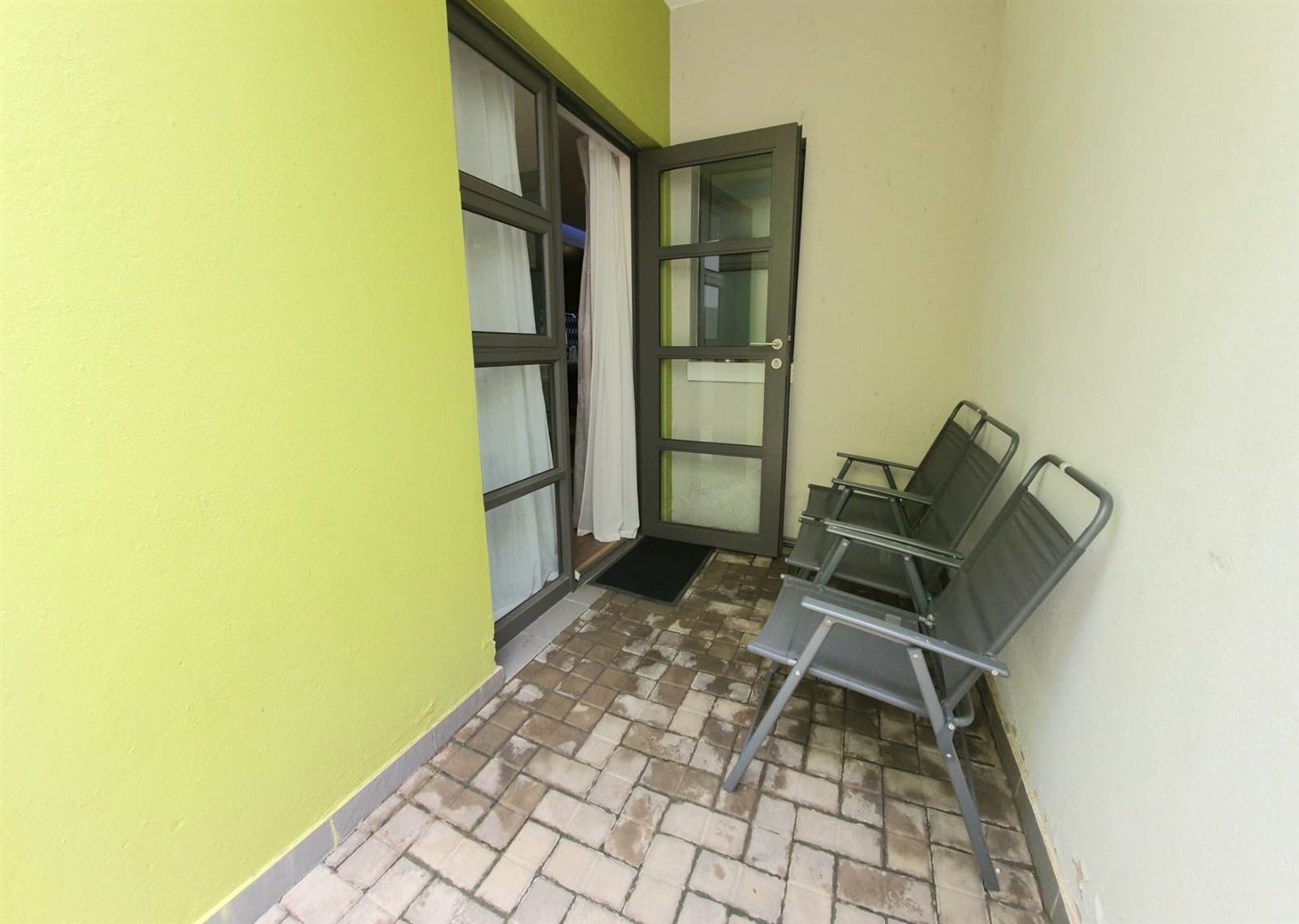 1 Bed Apartment in Sunninghill photo number 14