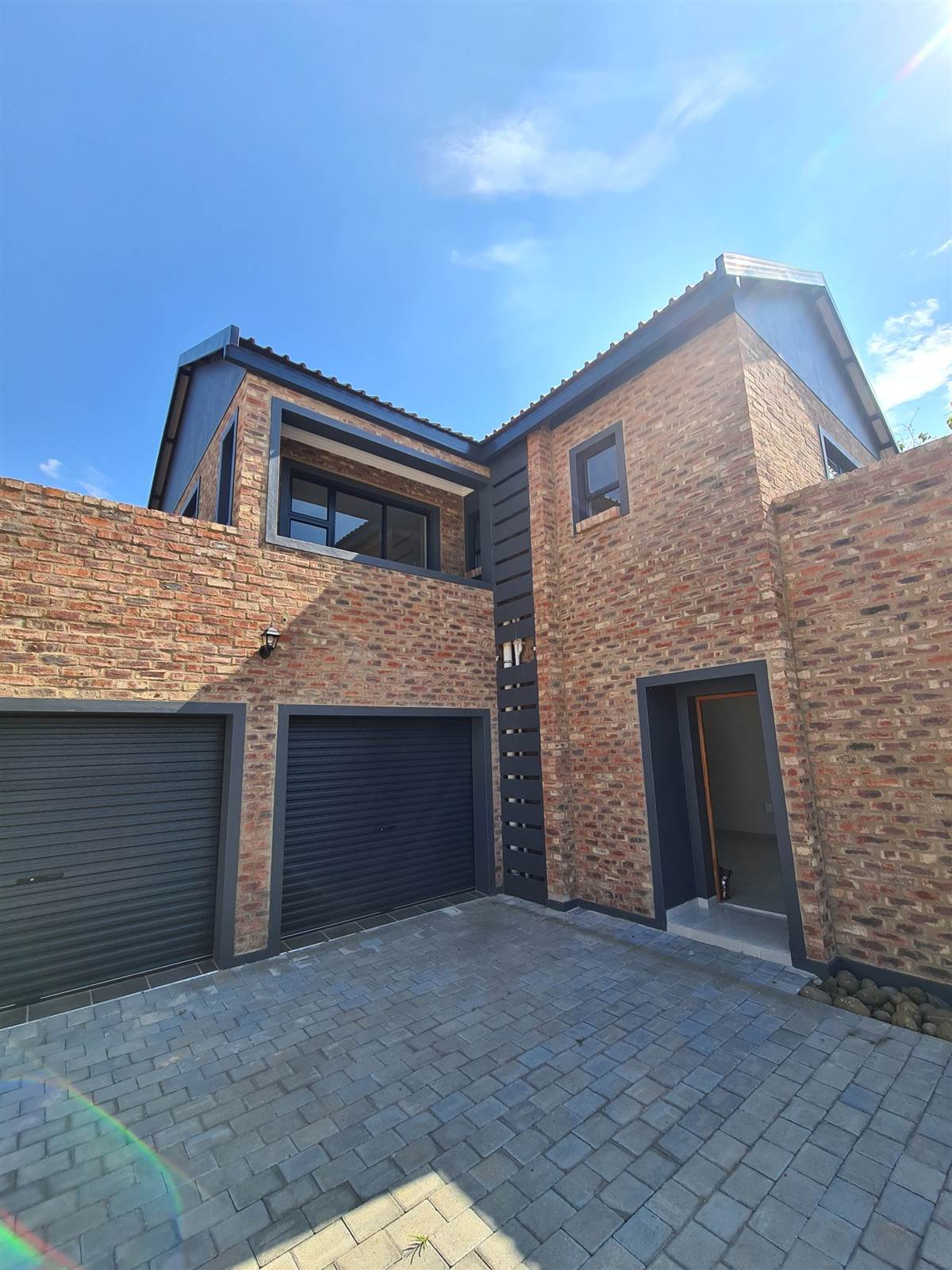 3 Bed Townhouse in Vyfhoek photo number 1