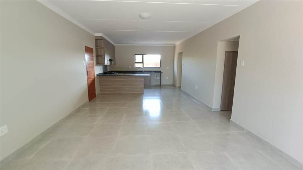 3 Bed Townhouse in Vyfhoek photo number 4