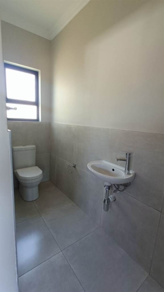 3 Bed Townhouse in Vyfhoek photo number 10