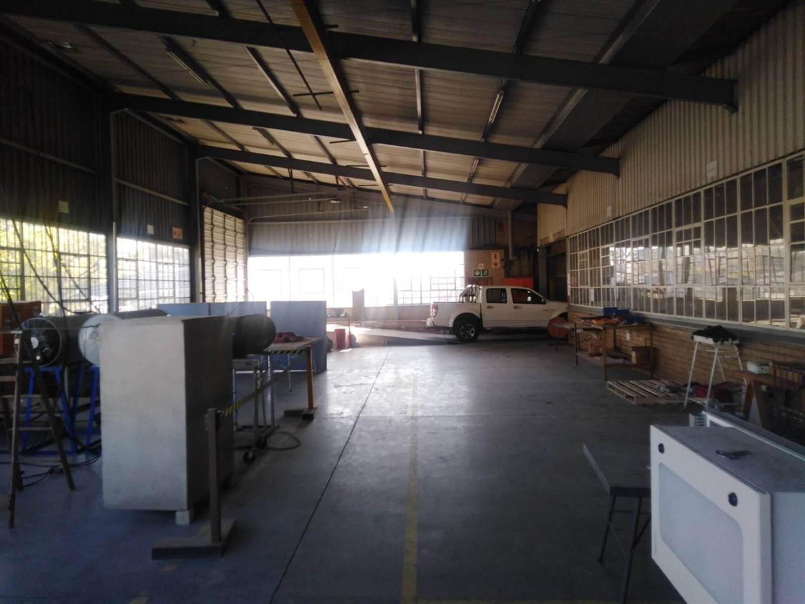 1600  m² Industrial space in Lea Glen photo number 1