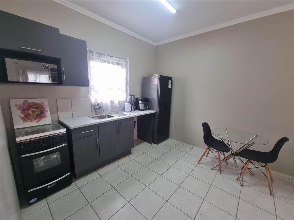 2 Bed House in Trichardt photo number 4