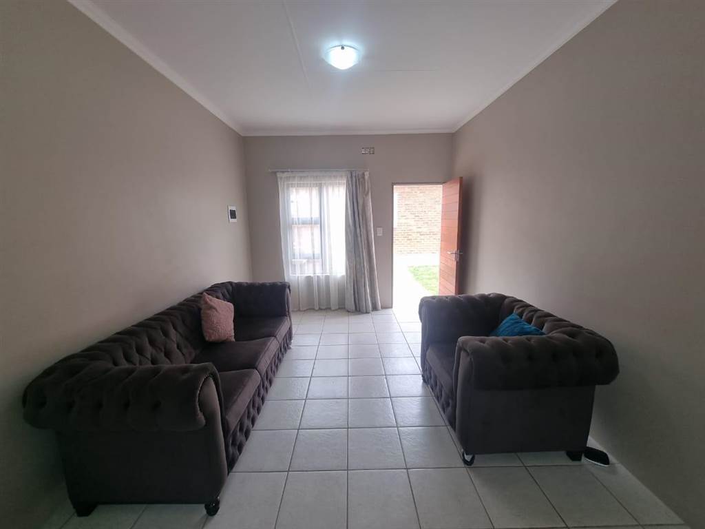 2 Bed House in Trichardt photo number 18