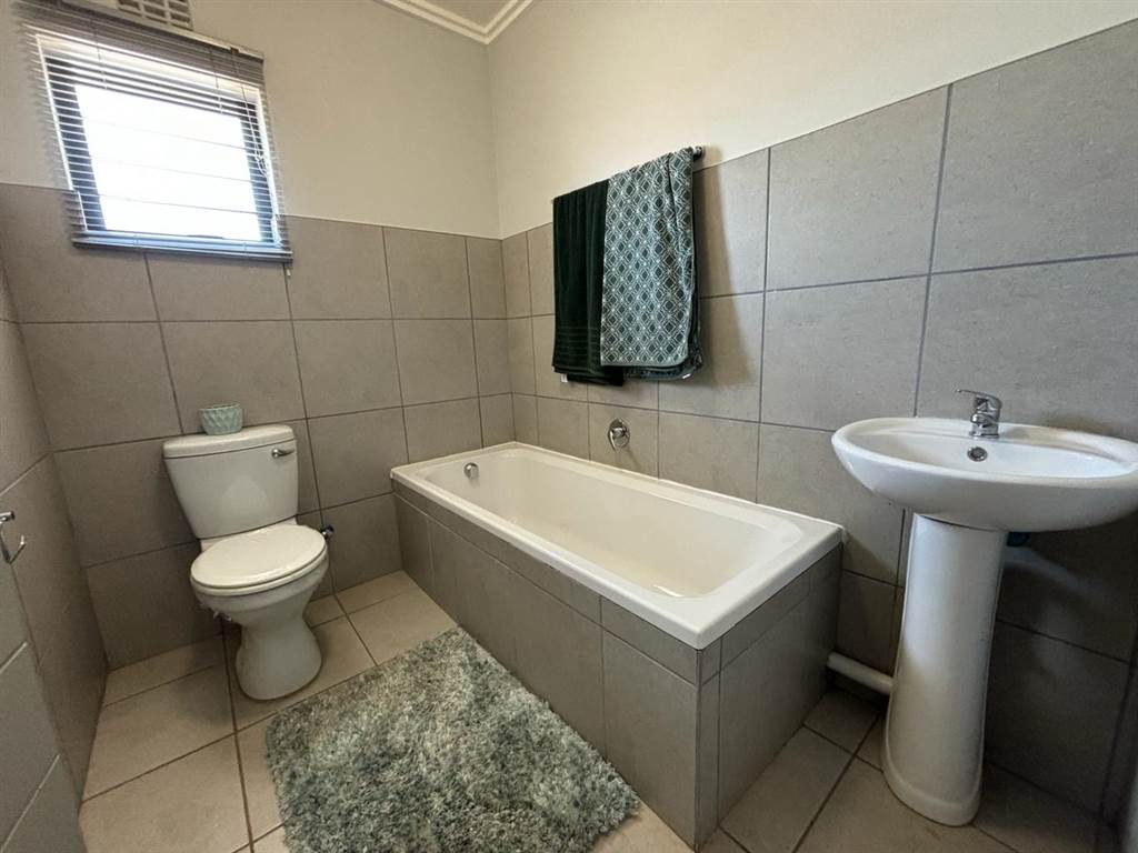 3 Bed House in Pimville photo number 6