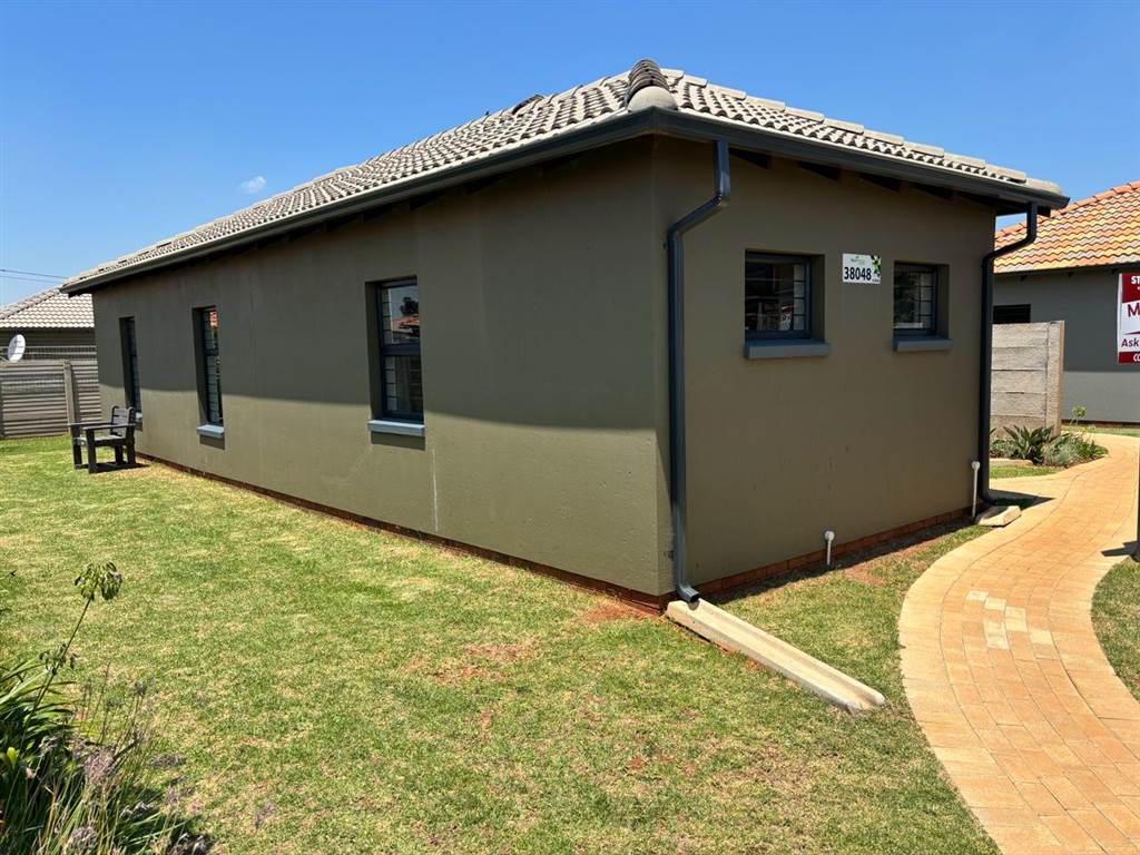 3 Bed House in Pimville photo number 15