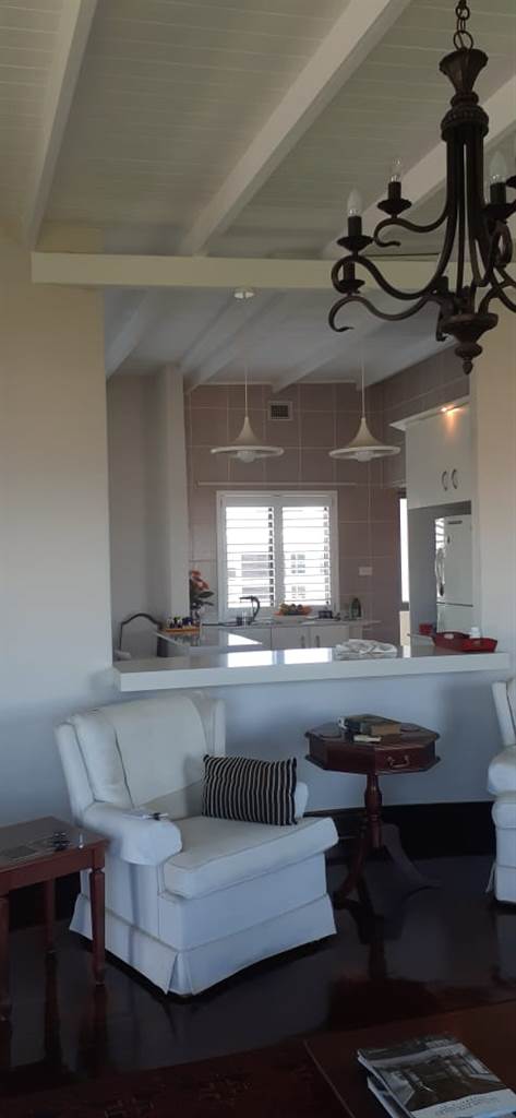 3 Bed Penthouse in Umhlanga Rocks photo number 11