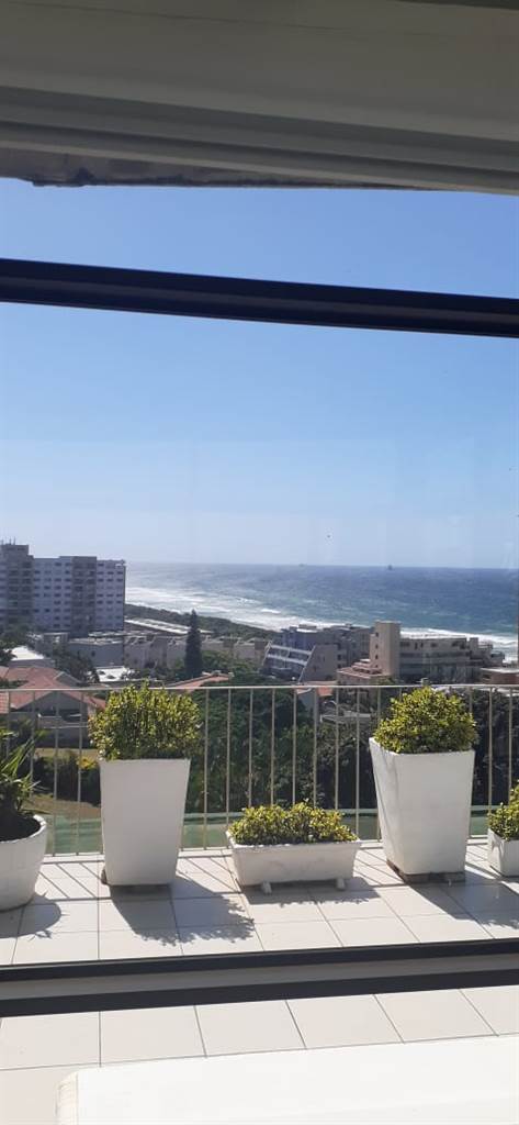3 Bed Penthouse in Umhlanga Rocks photo number 3
