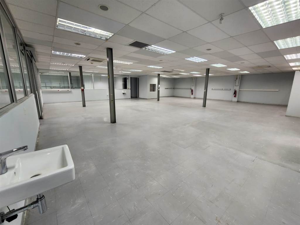 1222  m² Commercial space in Claremont photo number 5