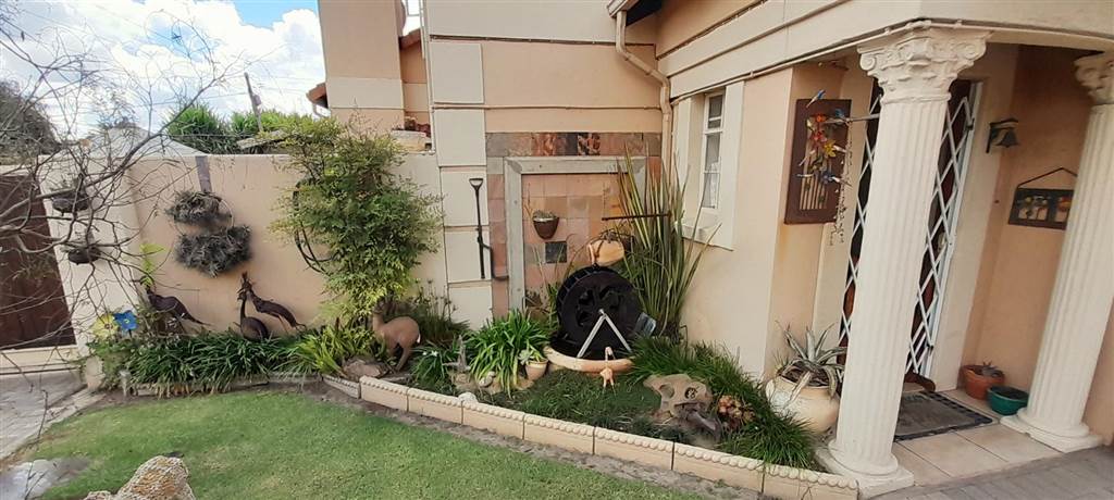 3 Bed Townhouse in Ermelo photo number 3