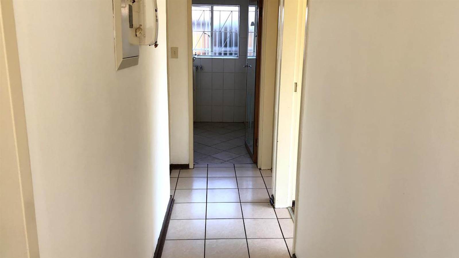 2 Bed Flat in Oberholzer photo number 4