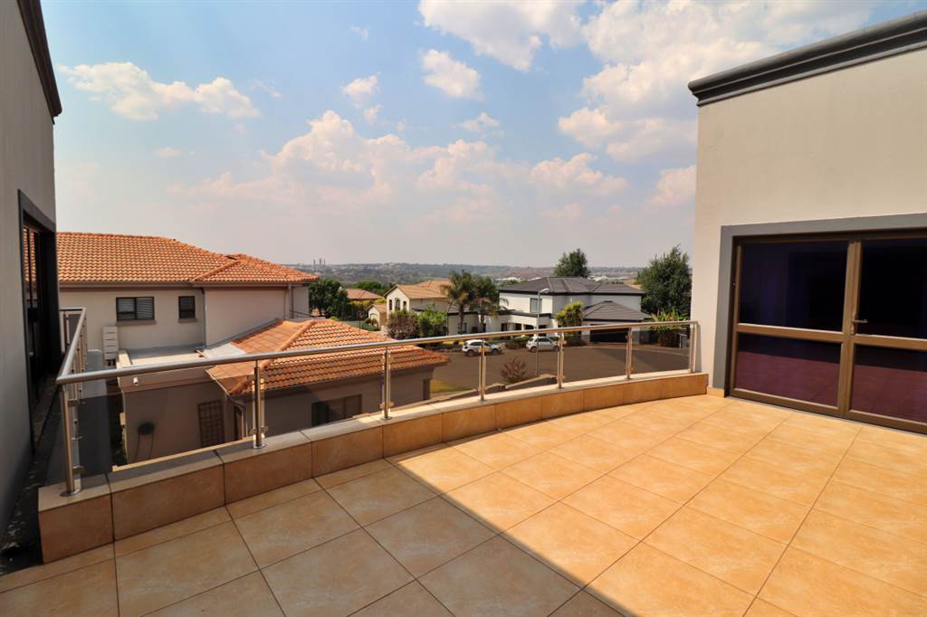 4 Bed House in Bushwillow Park Estate photo number 16
