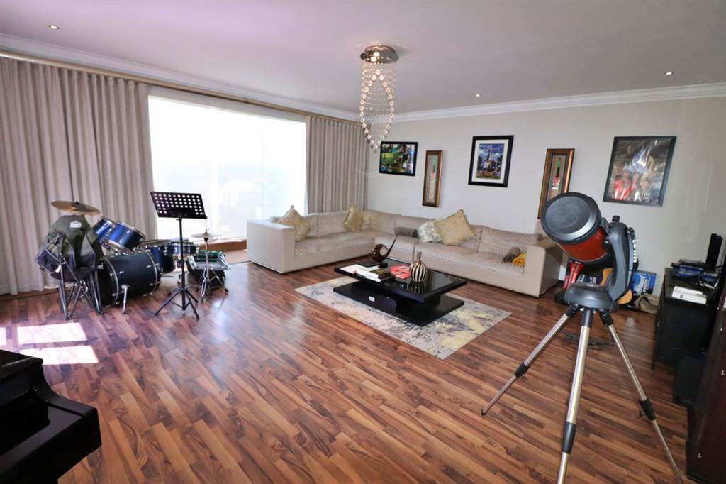 4 Bed House in Bushwillow Park Estate photo number 7