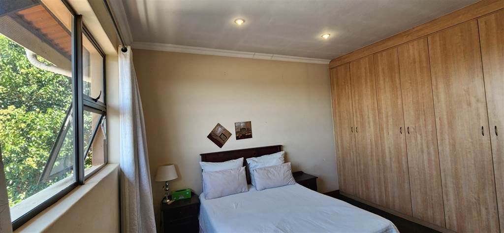 4 Bed House in Highveld photo number 12