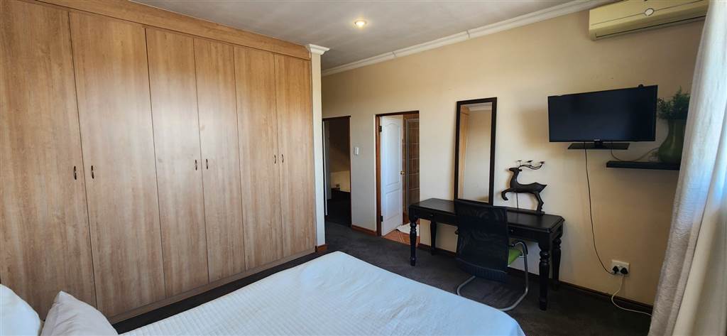4 Bed House in Highveld photo number 15